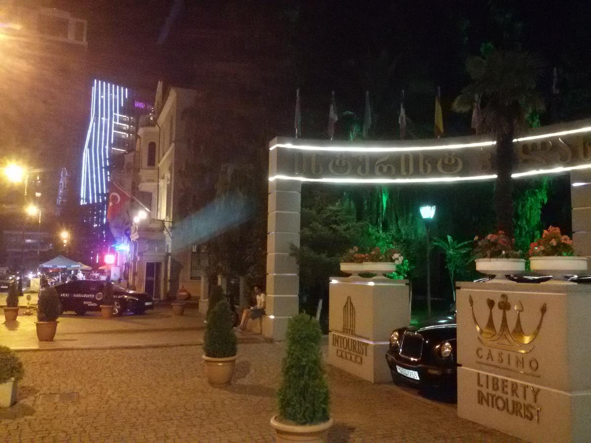 Mar Nero Hostel Batumi Exterior photo